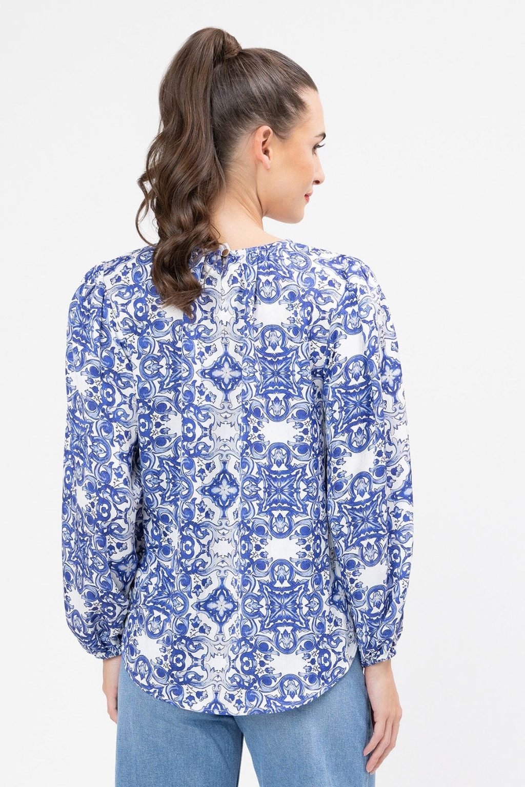 Intrigued top