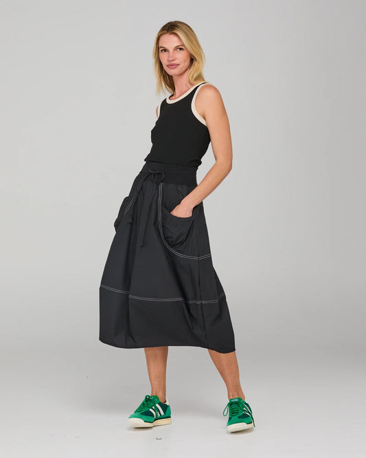 Guru skirt, black with white stitching