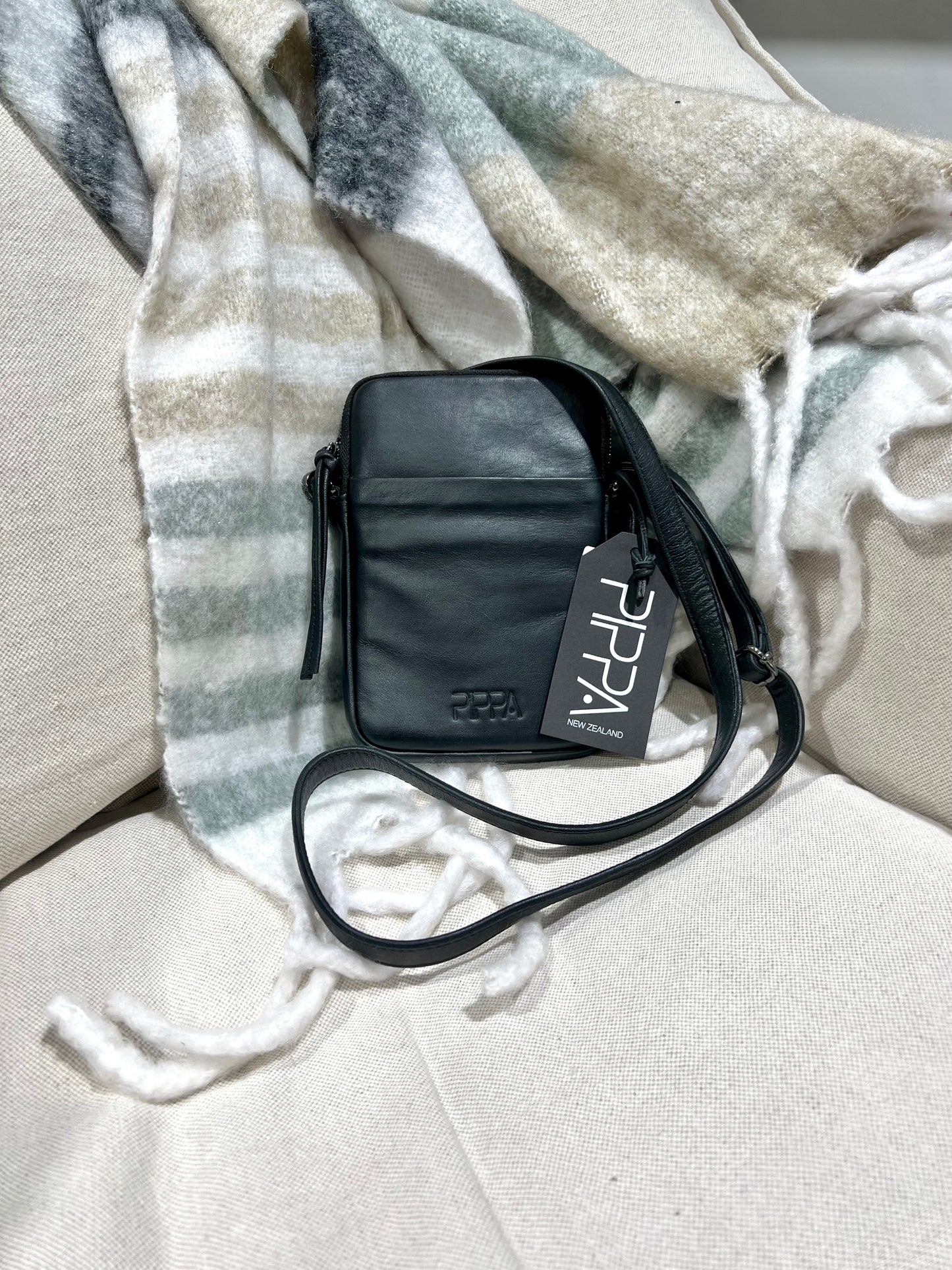 Boulevard phone bag