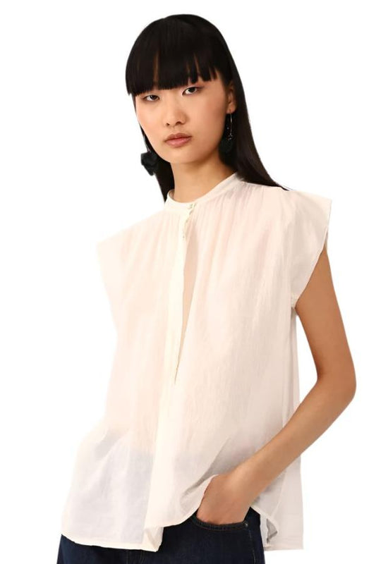 Sleeveless round neck shirt