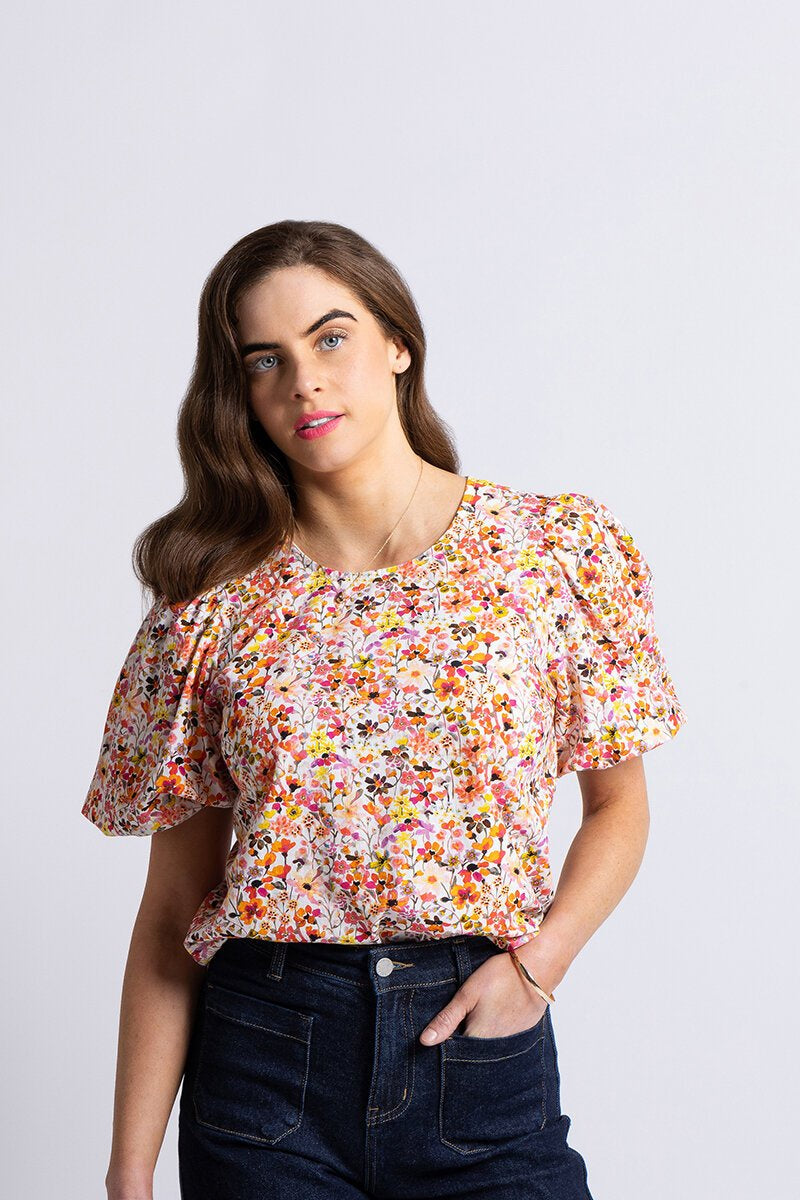 Relaxed Carefree top, colourful blossom