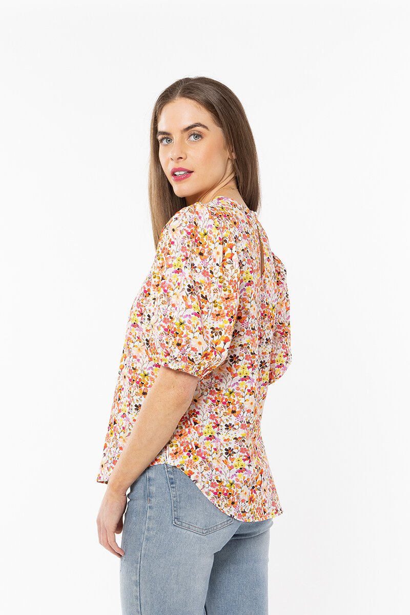 Relaxed Carefree top, colourful blossom