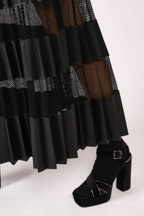 Black pleat insert skirt