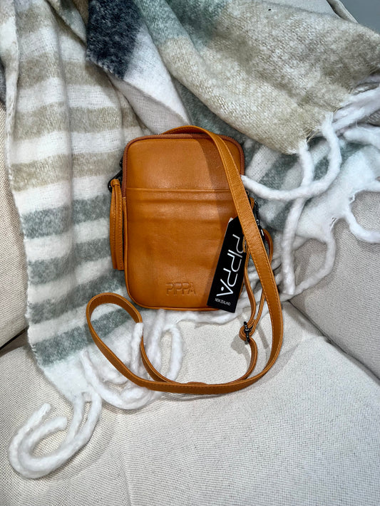 Boulevard phone bag
