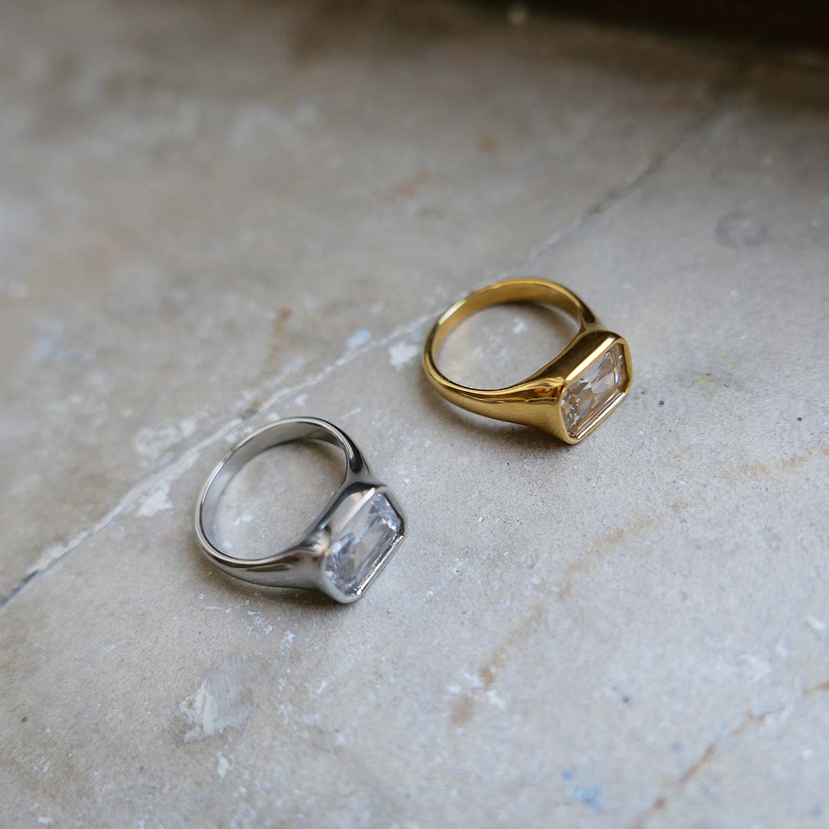 Ring, pure steel, large crystal